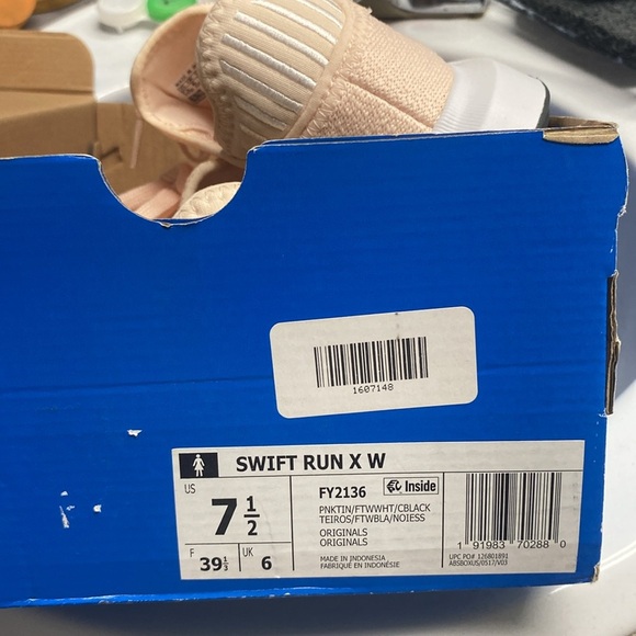 NIB ADIDAS SWIFT RUN X WOMEN’S PINK WHITE BLACK ATHLETIC SNEAKERS EVA MIDSOLE - Picture 9 of 12
